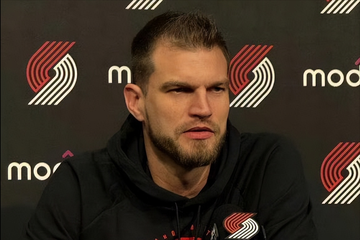 B体育官网-炸裂！杨瀚森遭库明加隔扣！5分钟1+1惨淡收场，斯帅表情耐人寻味